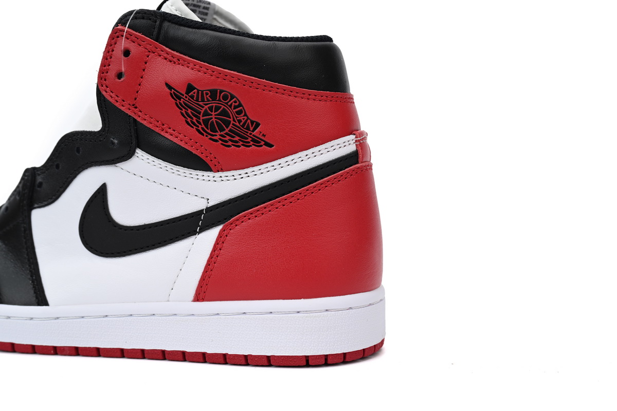 Y Air Jordan 1 High OG “Black Toe”