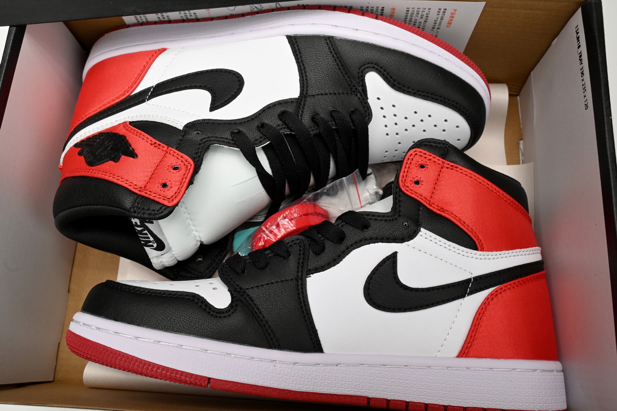 XH Air Jordan 1 WMNS “Satin Black Toe”