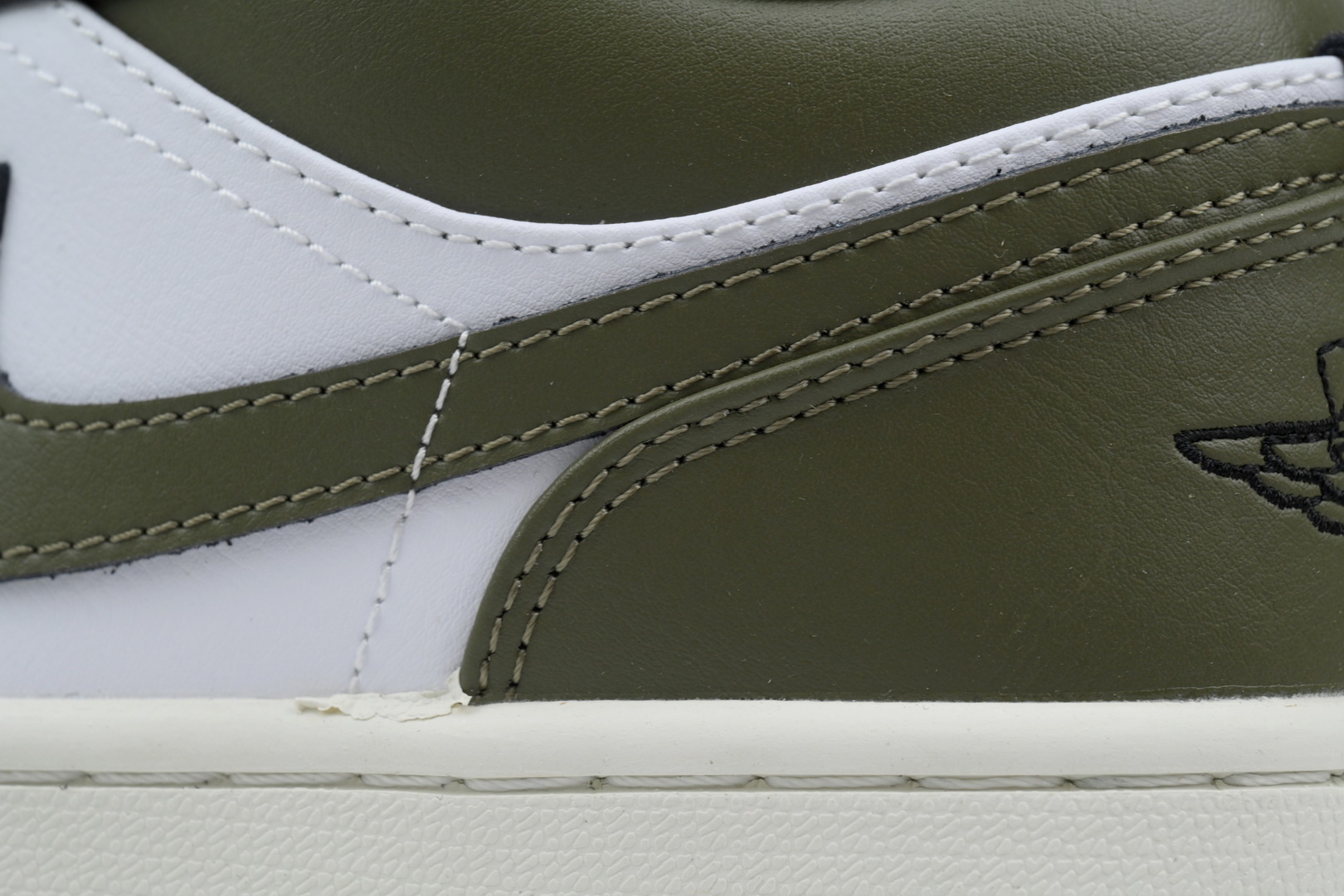 AQ Air Jordan 1 Low 'Black Toe Medium Olive'