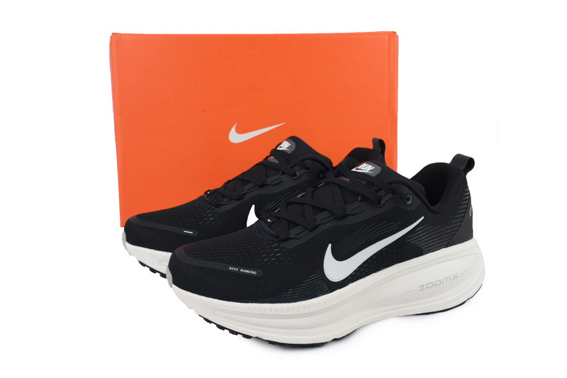 NIKE Vomero 18 'Black'