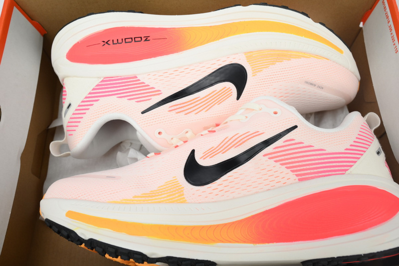 NIKE Vomero 18 'Bright Crimson'