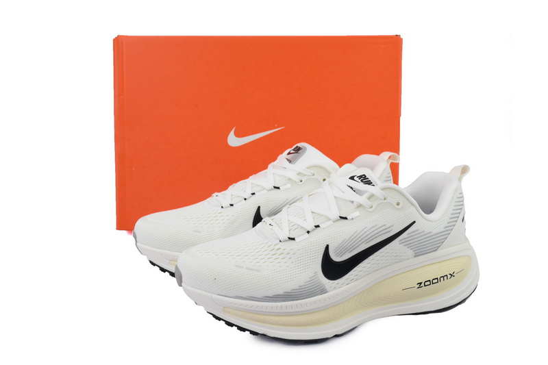 NIKE Vomero 18 'Coconut Milk'