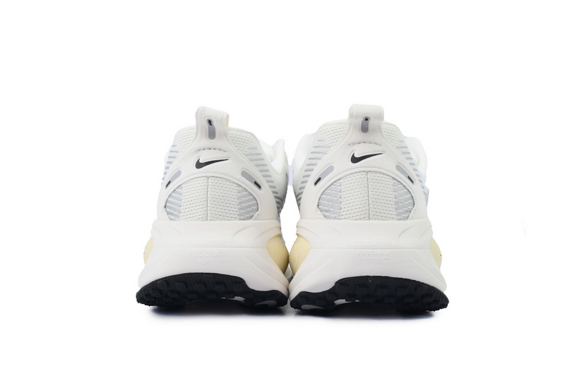 NIKE Vomero 18 'Coconut Milk'