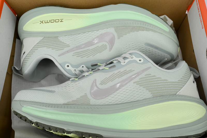 NIKE Vomero 18 'Dusty Olive'