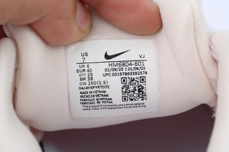 NIKE Vomero 18 'Light Orange'