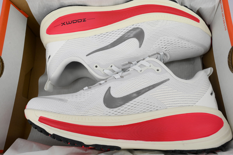 NIKE Vomero 18 'Platinum Tint Siren Red'