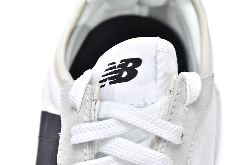New Balance 327 Sea Salt Black