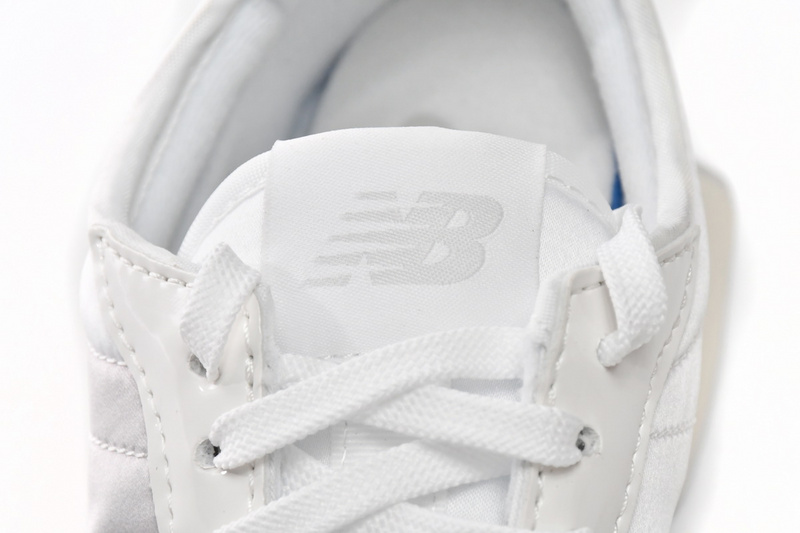 New Balance 327 White Moonbeam
