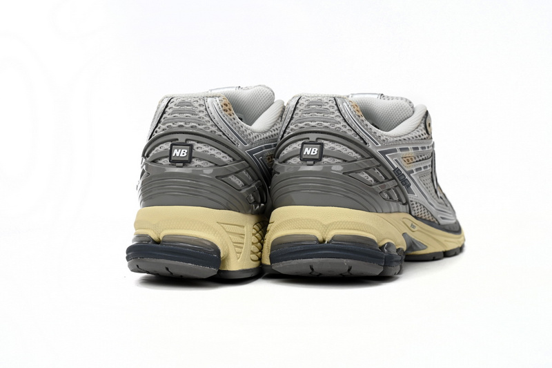 New Balance 1906R 'Grey silver'