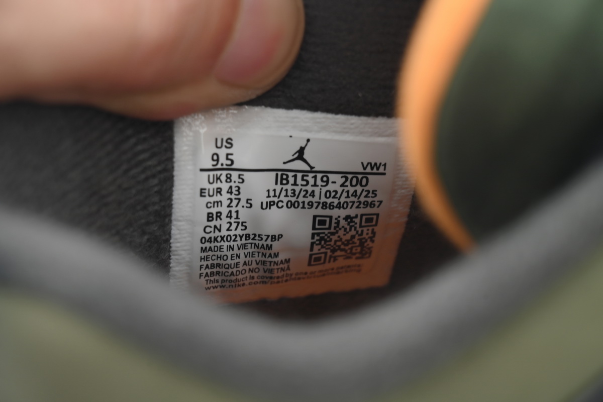 XP Undefeated x Air Jordan 4 Retro