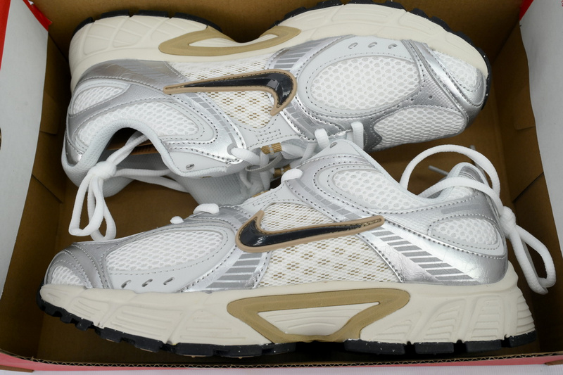 Nike V5 RNR 'Parachute Beige Metallic Pewter'