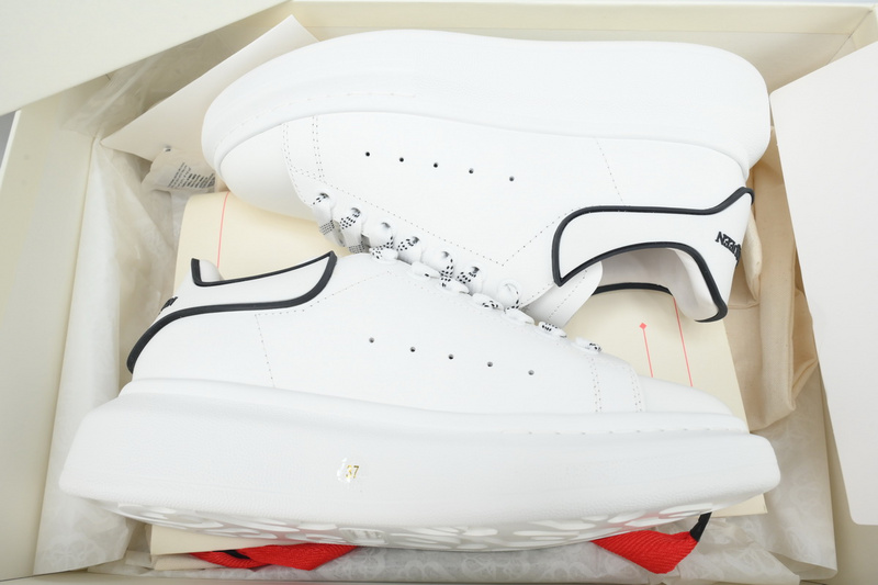 Alexander McQueen Sneake White Black
