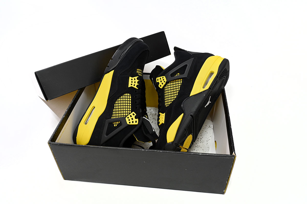Q4 Air Jordan 4 Thunder
