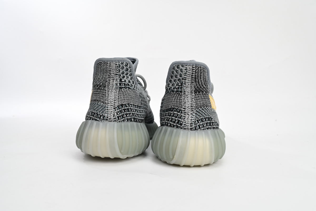 HK adidas Yeezy Boost 350 V2 “Ash Blue”
