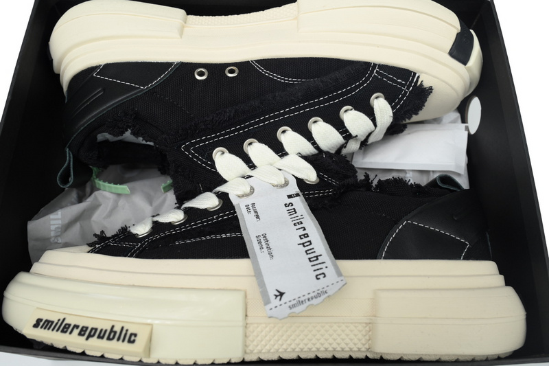 Smilerepublic All Black