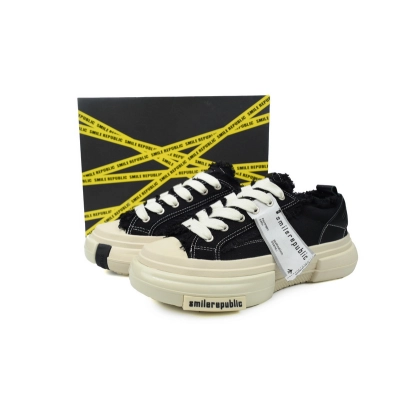 Smilerepublic All Black 02