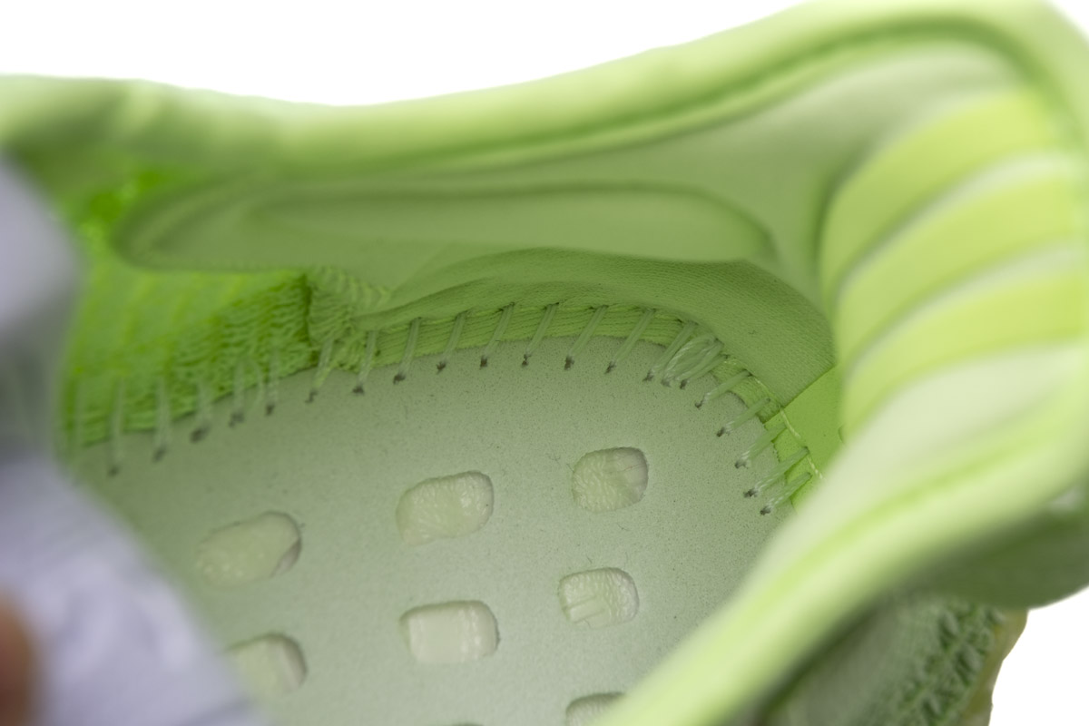 AH Yeezy Boost 350 V2 "Glow In The Dark"
