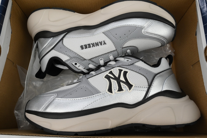 MLB Fast Ball Classic Monogram New York Yankees Sneakers Grey Silver