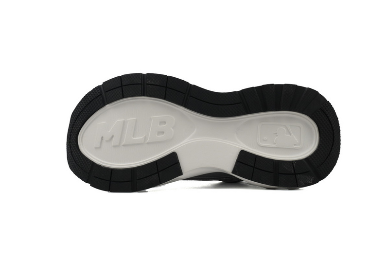 MLB Fast Ball Classic Monogram New York Yankees Sneakers Silver