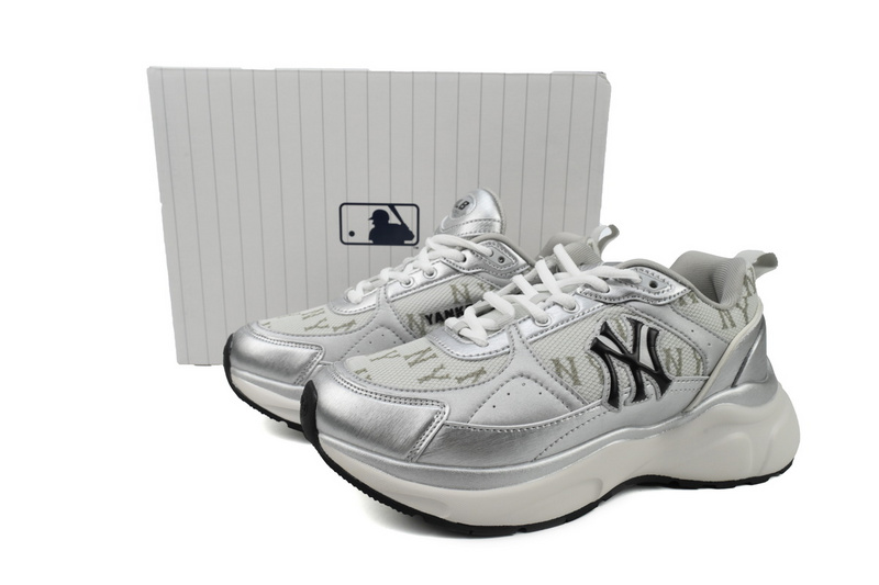 MLB Fast Ball Classic Monogram New York Yankees Sneakers Silver