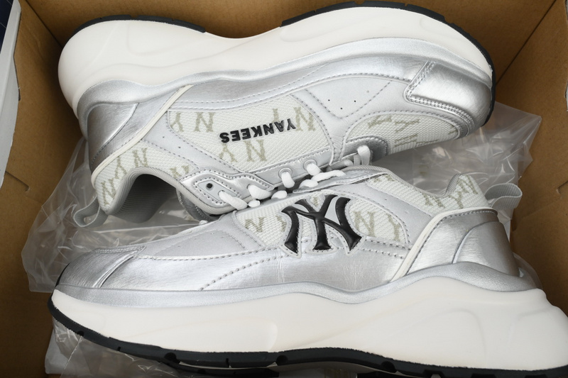 MLB Fast Ball Classic Monogram New York Yankees Sneakers Silver