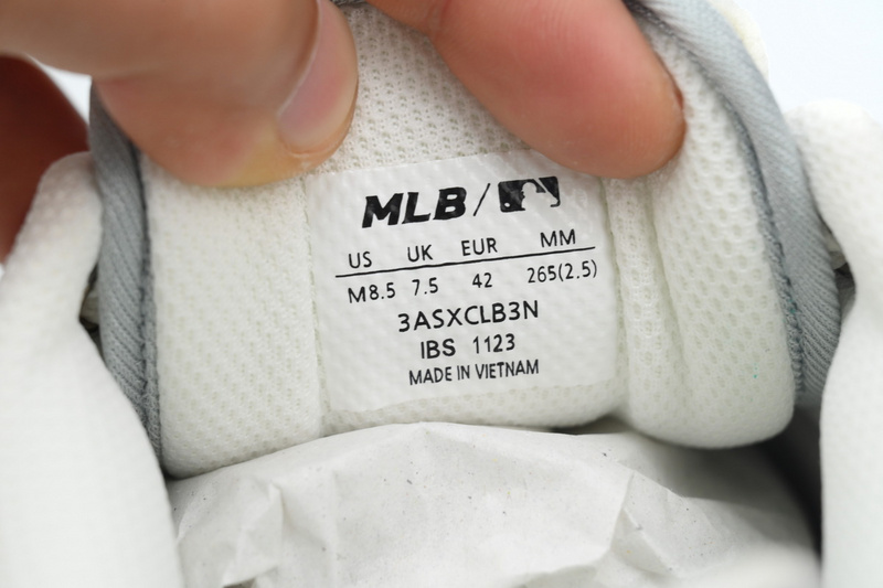 Giày MLB Chunky Liner Basic New York Yankees Sneaker White Sliver