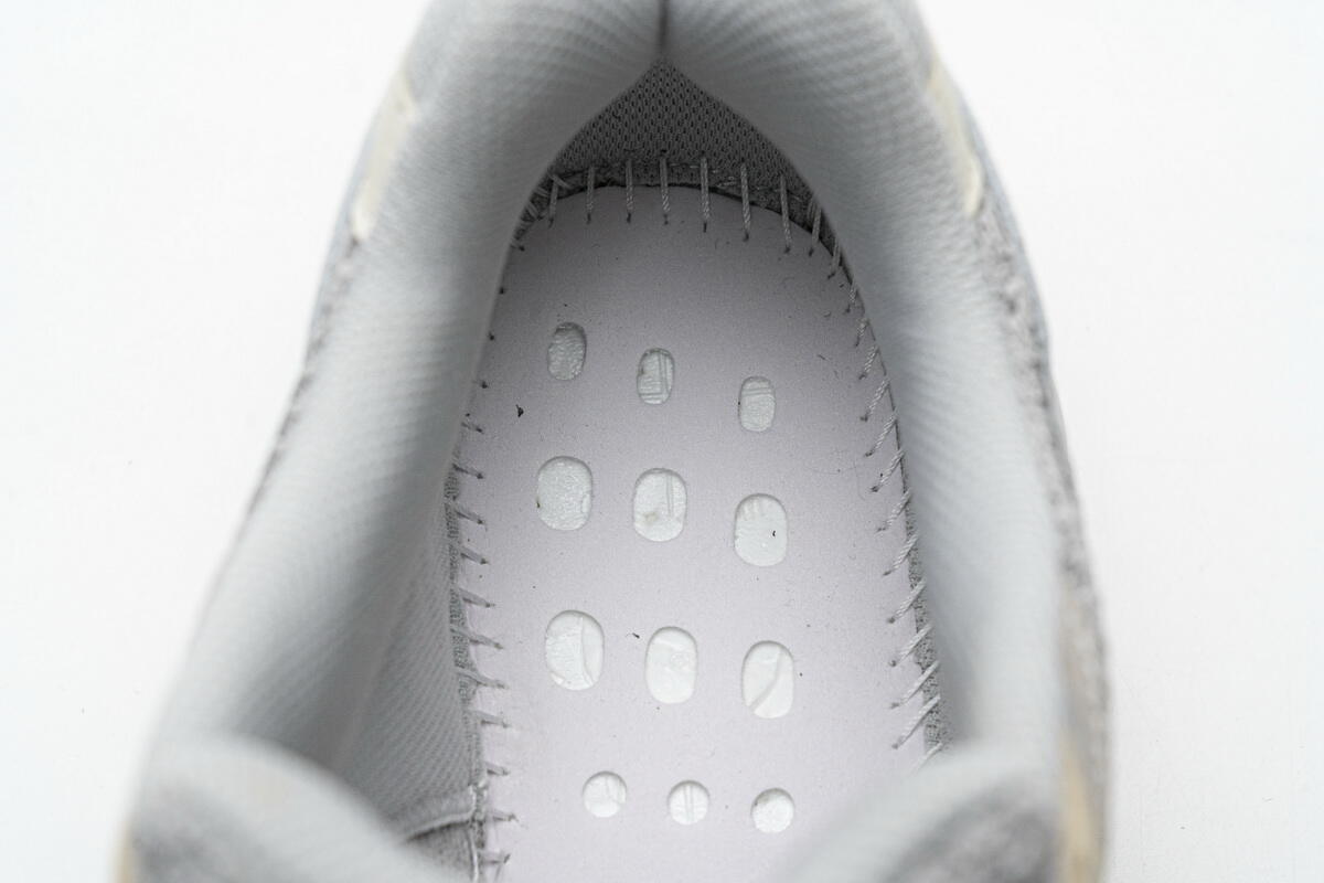 AH adidas Yeezy Boost 700 V2 “Cream”