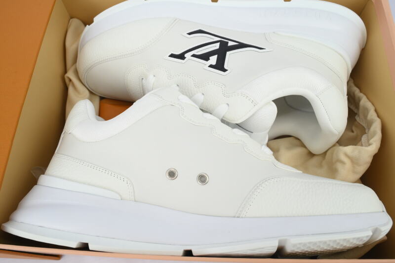  Louis Vuitton White