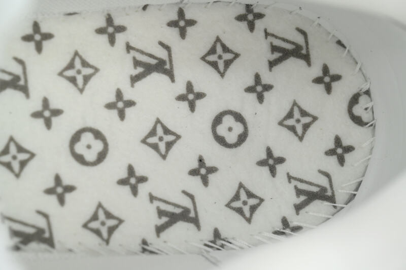  Louis Vuitton White