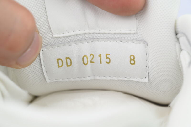  Louis Vuitton White