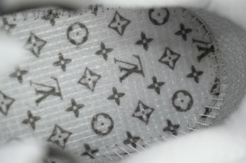 Louis Vuitton Run Tatic Grayish Green
