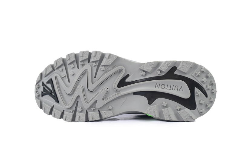 Louis Vuitton Run Tatic Grayish Green
