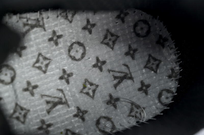 Louis Vuitton Run Tatic Black