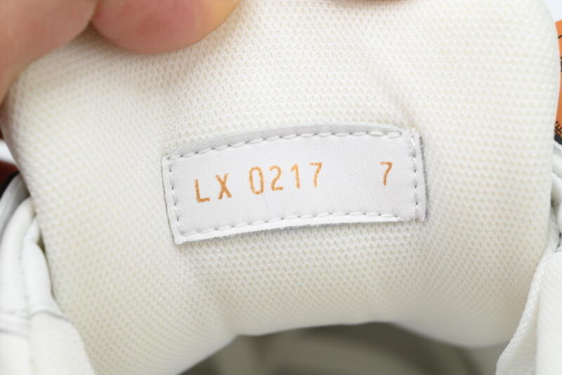 LOUIS VUITTON Trainer White Black