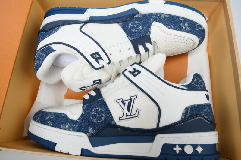 LOUIS VUITTON Trainer White Blue