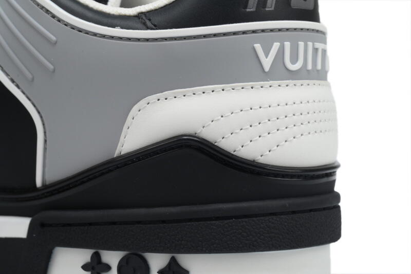 LOUIS VUITTON Trainer Black Grey