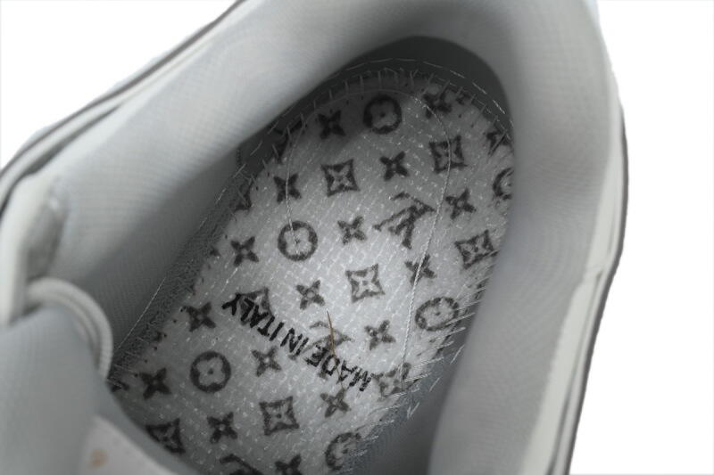 LOUIS VUITTON Trainer White Grey