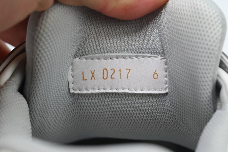 LOUIS VUITTON Trainer White Grey