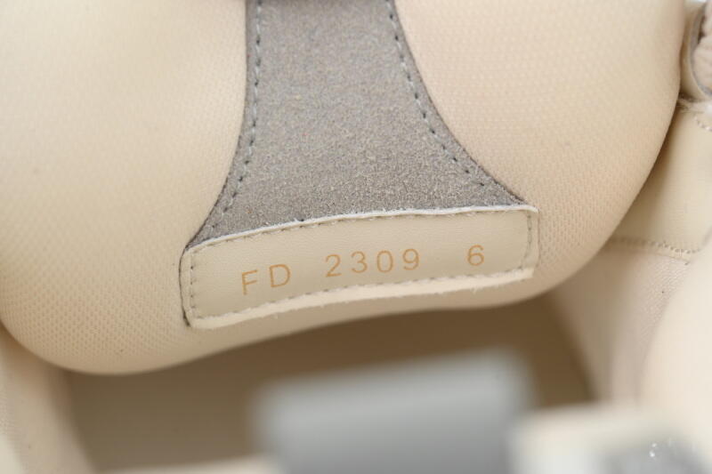 LOUIS VUITTON Horse Hair Gray White Diamond