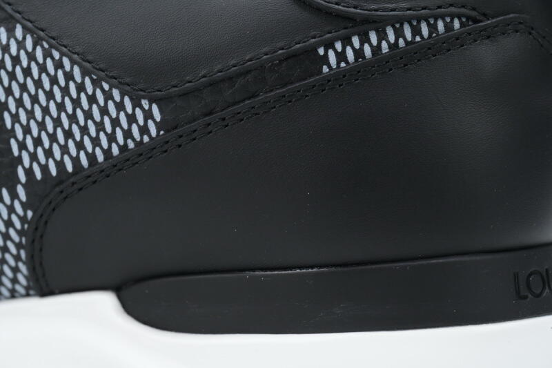LV Run Away Black White