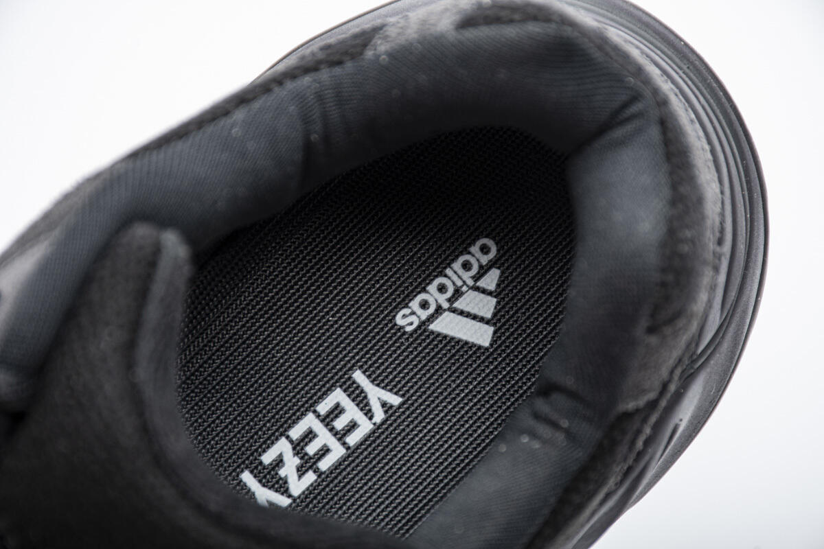 AH Yeezy Boost 700 V2“Vanta”