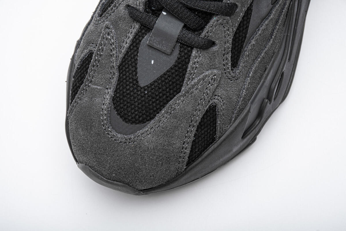 AH Yeezy Boost 700 V2“Vanta”