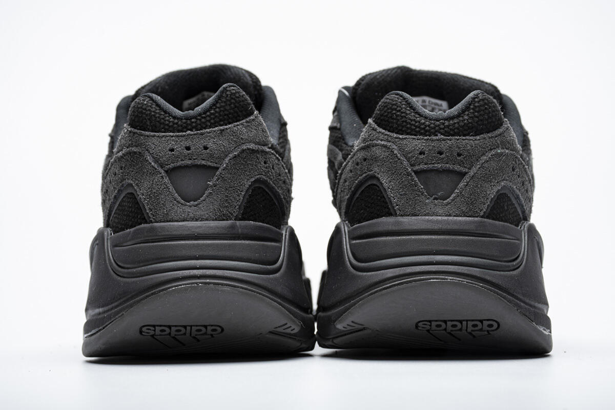 AH Yeezy Boost 700 V2“Vanta”