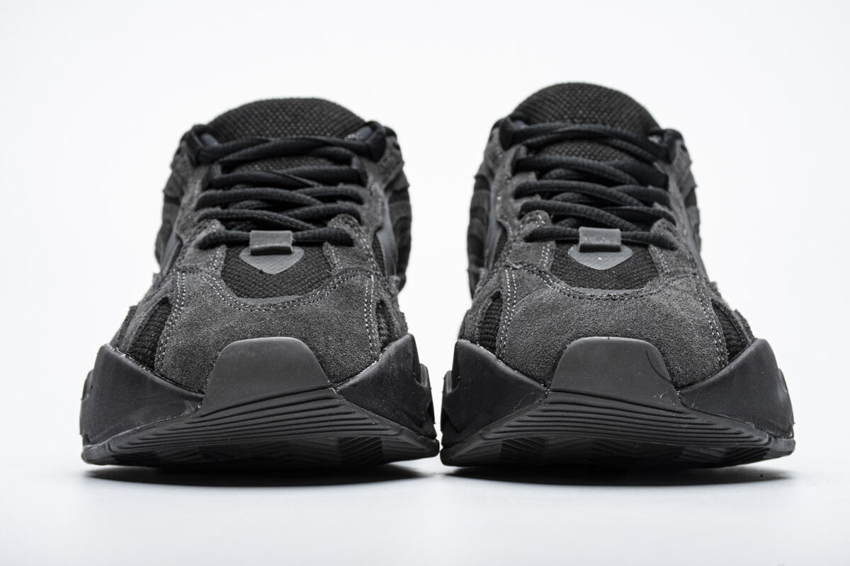 AH Yeezy Boost 700 V2“Vanta”