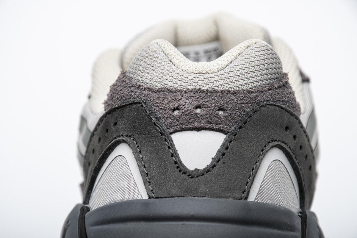 AH Yeezy Boost 700 V2“Tephra”