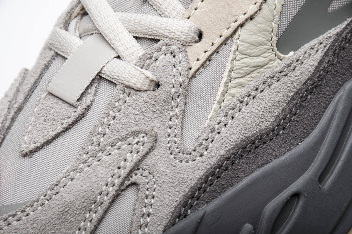 AH Yeezy Boost 700 V2“Tephra”