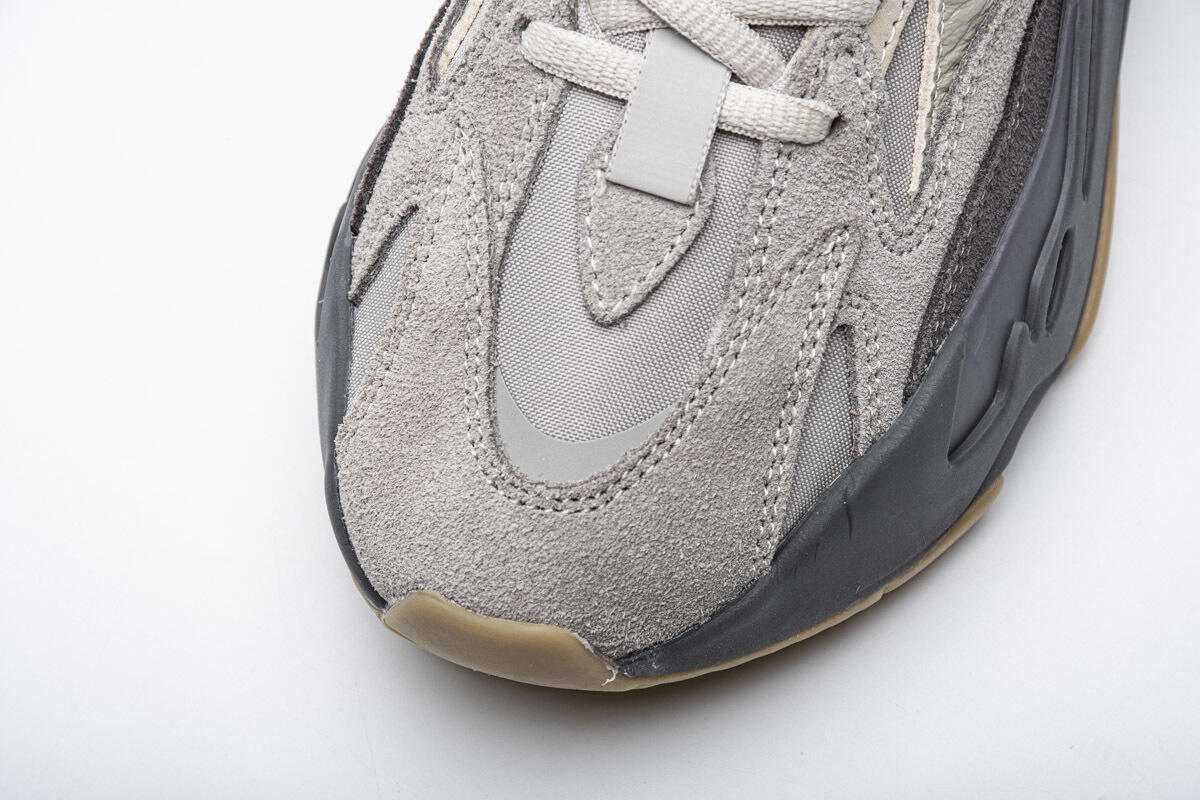 AH Yeezy Boost 700 V2“Tephra”