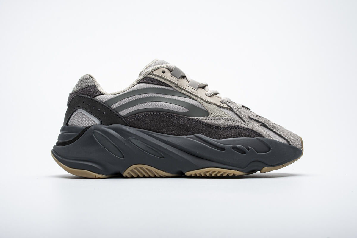 AH Yeezy Boost 700 V2“Tephra”