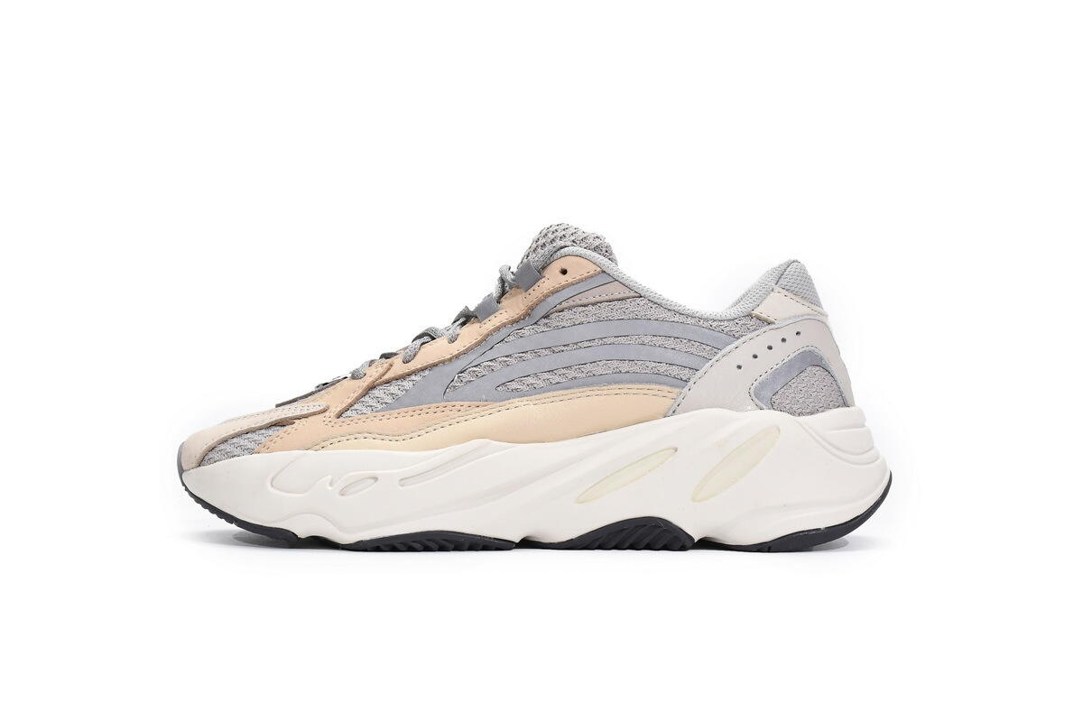 S2 adidas Yeezy Boost 700 V2 Cream