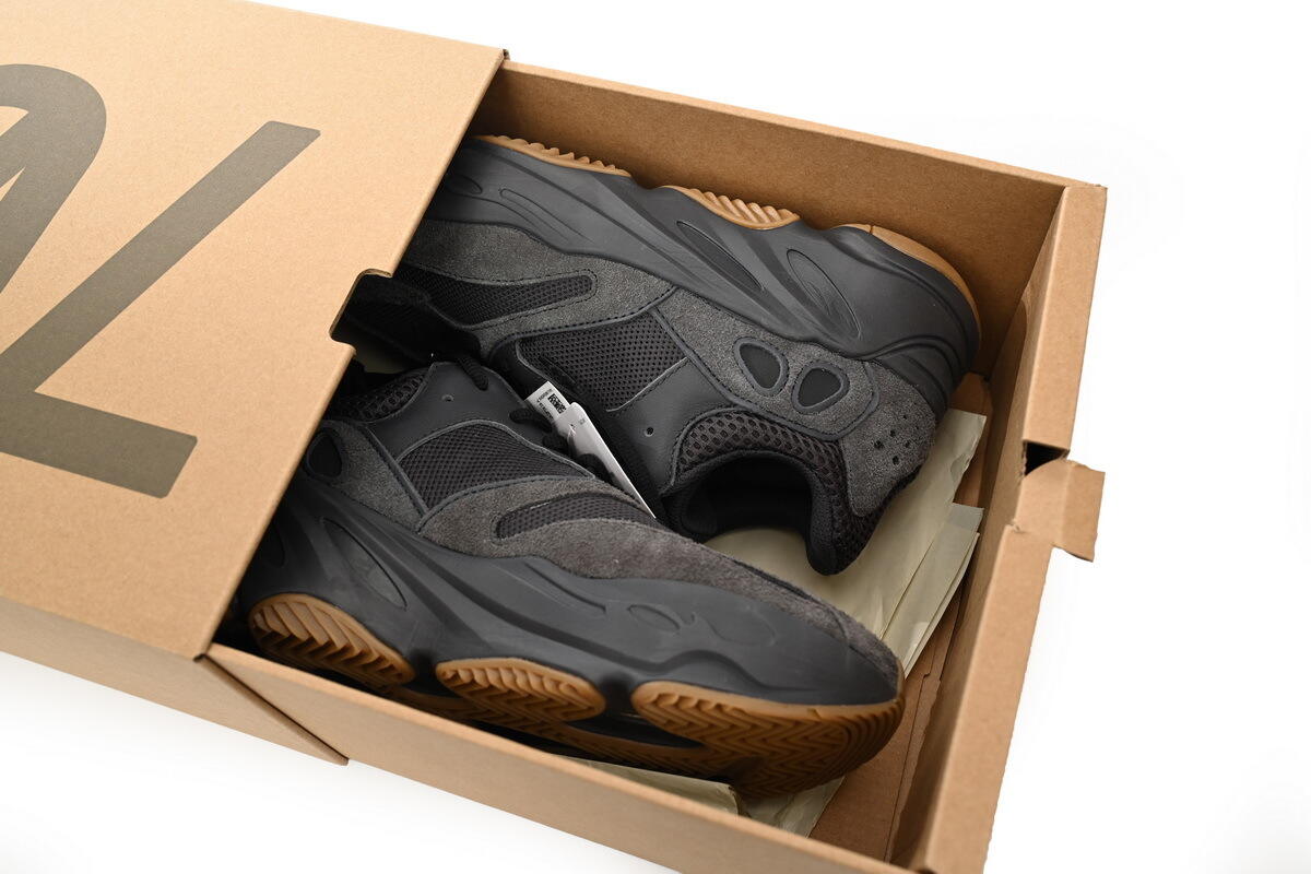 OG Yeezy Boost 700“Utility Black”